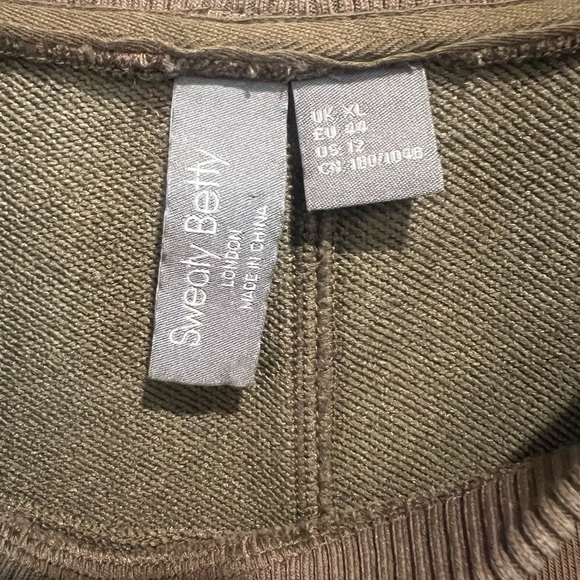 SWEATY BETTY WREN CROP SHORT SLEEVE T-SHIRT- Size XL. Color olive - Picture 2 of 11